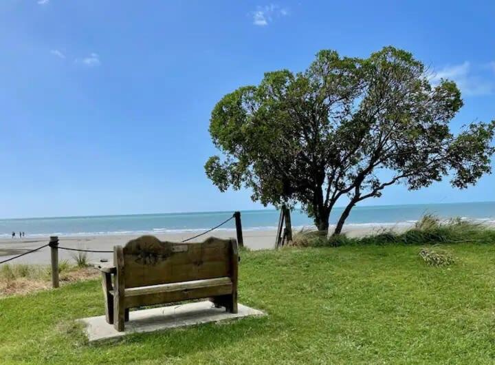 Вилла Coastal Charm In Patons Rock Rangihaeata Экстерьер фото